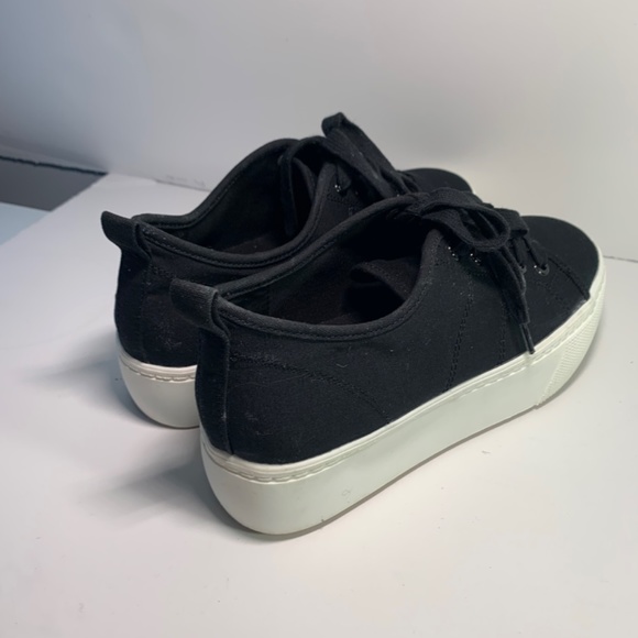 Women’s Fashion Sneaker - Picture 4 of 7